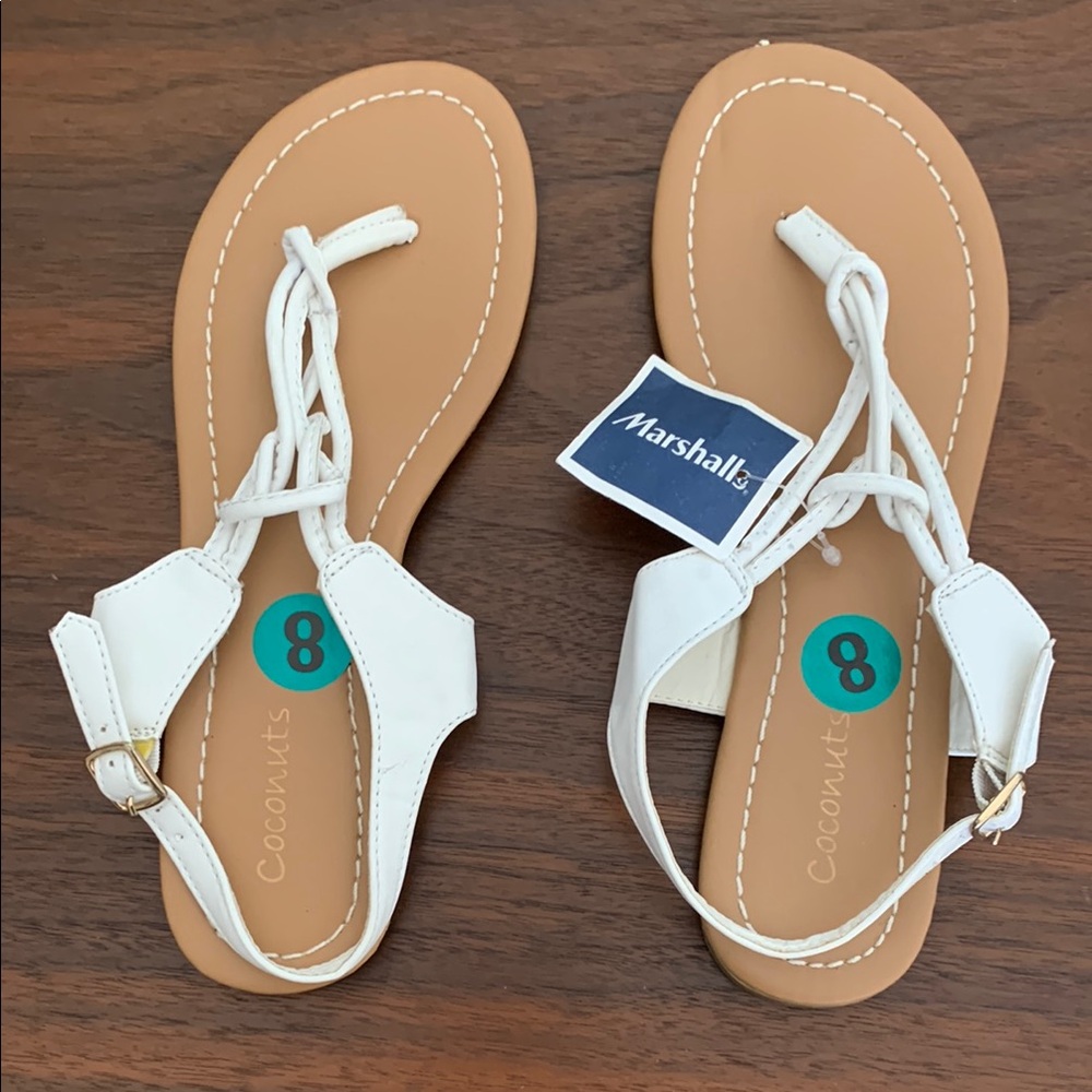 NWT Cute White Sandal for Spring and Summer! Comfortable flats -new! Size 8